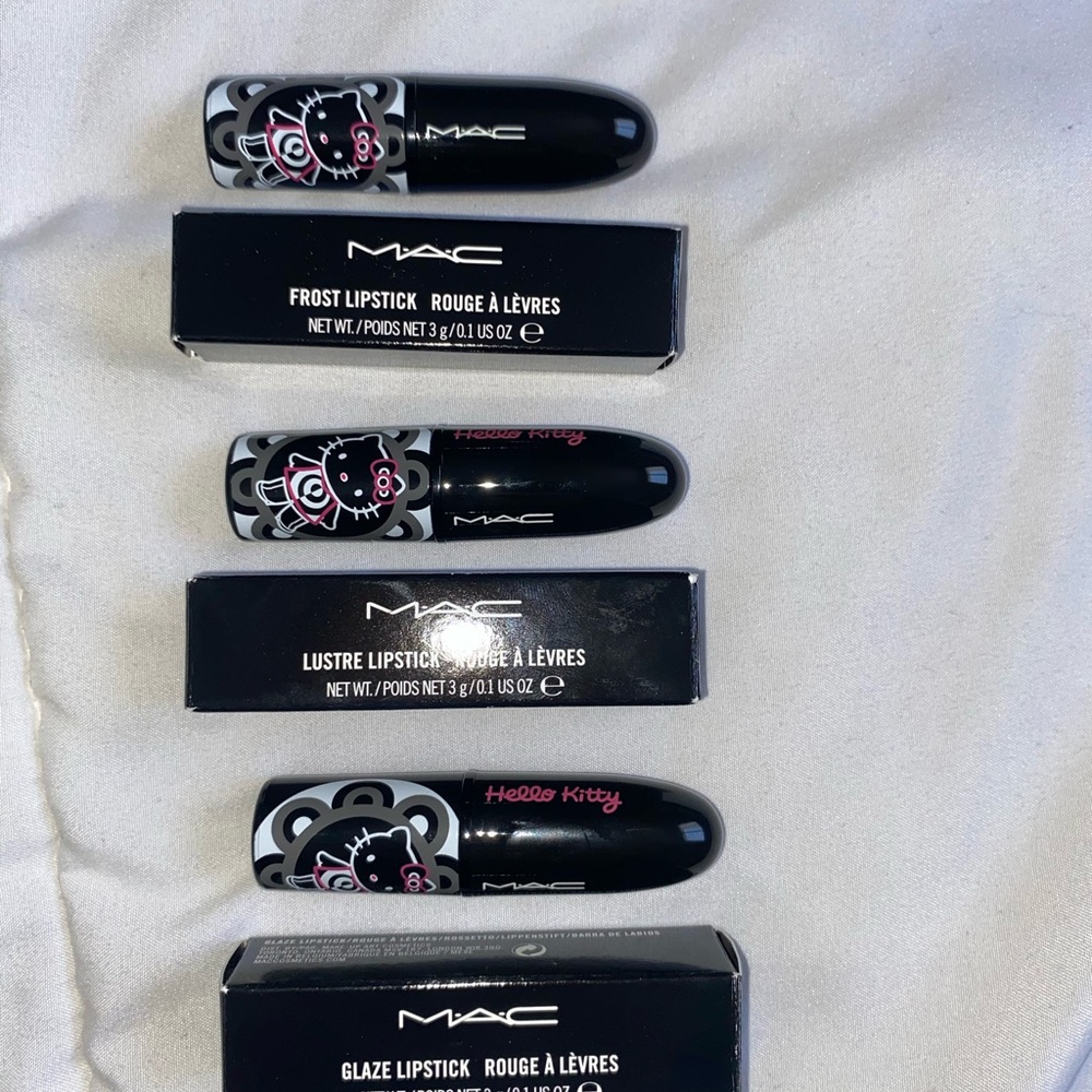 MAC Cosmetics Hello Kitty Makeup Collection 2009 - Picture 2 of 16